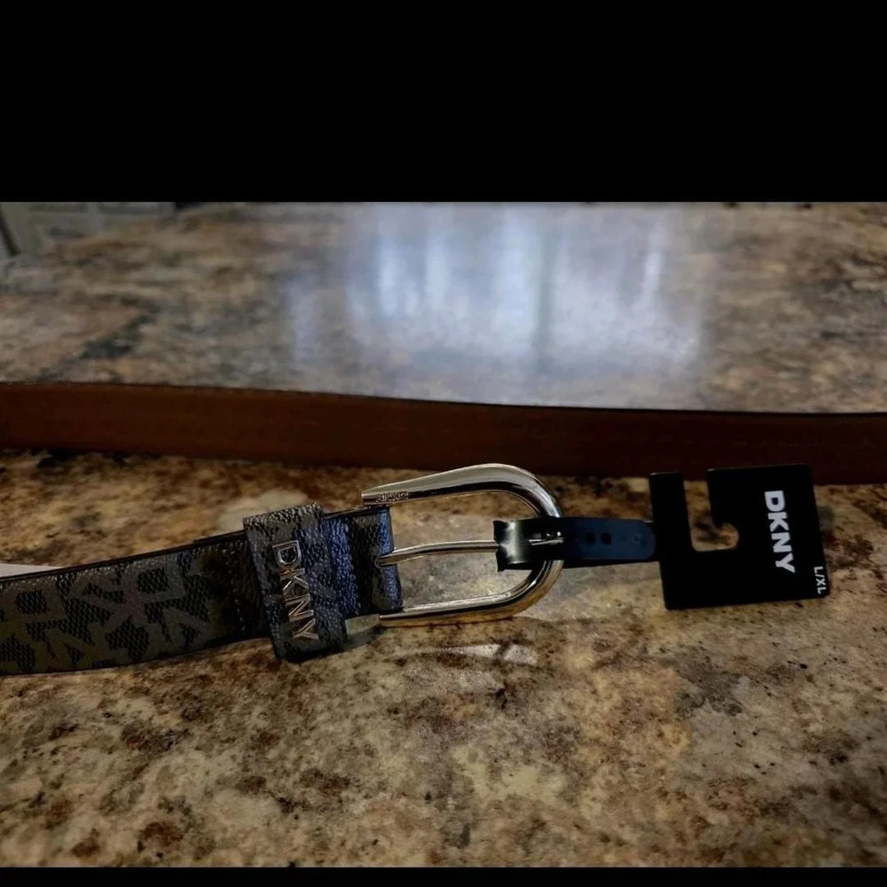 DKNY LARGE BELT.LEATHER WITH SILVER BUCKEL. Faux Fur. Leopard print.
